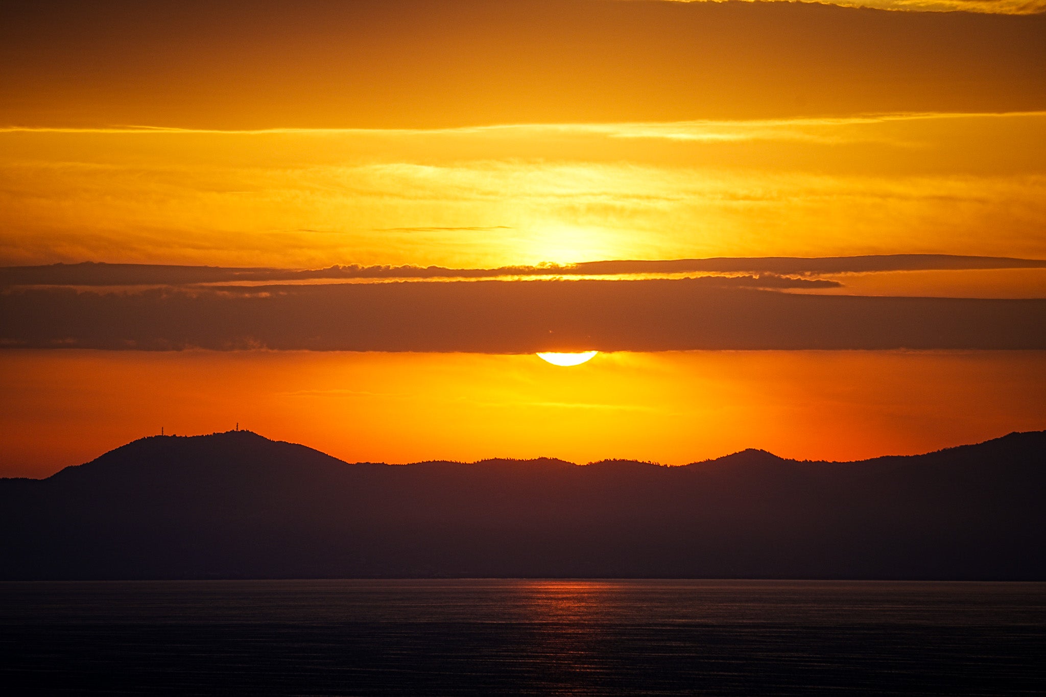 アフィトスの神秘的な日の出