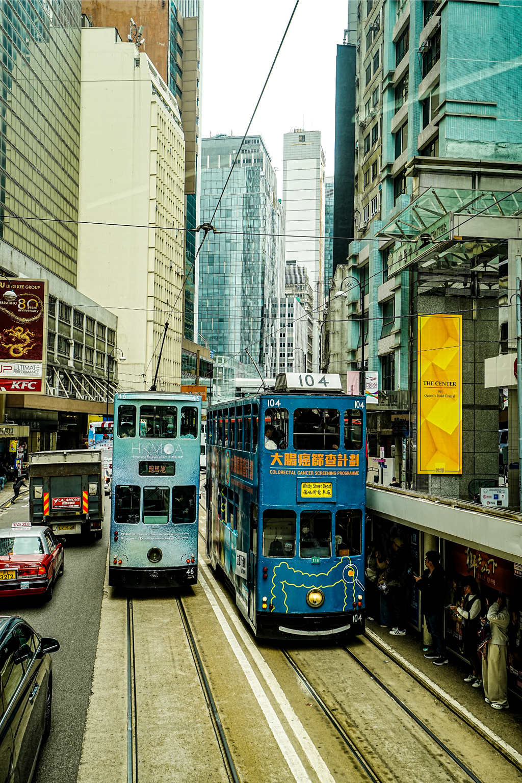 香港の街を走る2階建て路面電車