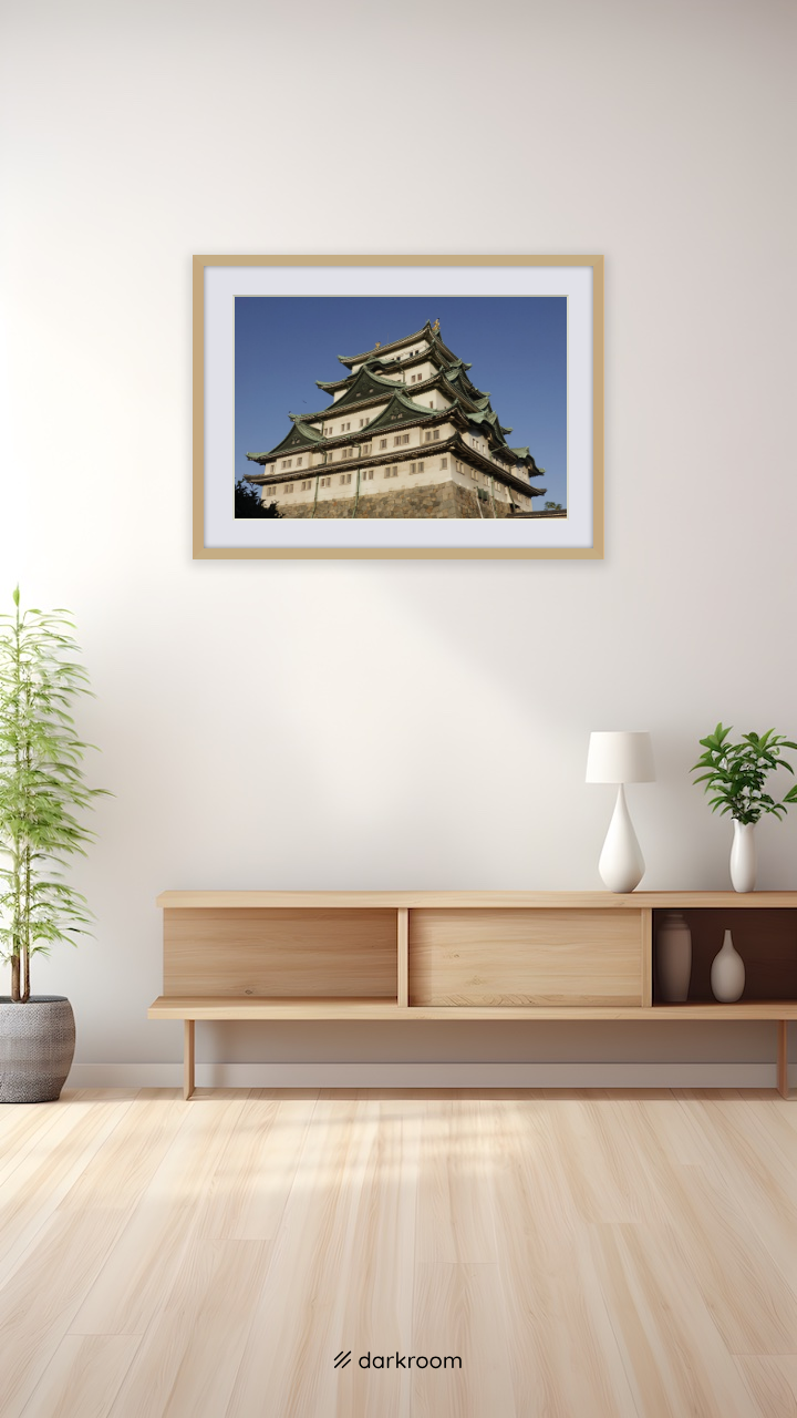 青空に映える名古屋城の威厳